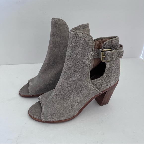 Donald J Pliner size 7.5 Kara Peep Toe Crackle Leather Ankle Bootie Heels Taupe - Picture 6 of 16